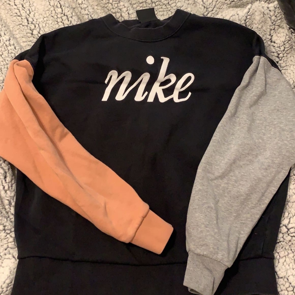 Womens Nike crew neck